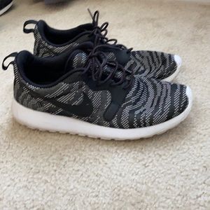 Nike Roshe One sneakers